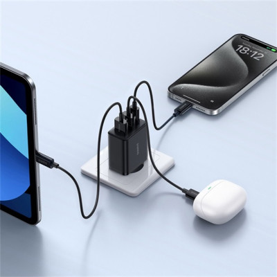 Baseus Cube hálózati gyorstöltő 30W, USB-C + 2×USB, fekete Baseus Cube hálózati gyorstöltő 30W, USB-C + 2×USB, fekete