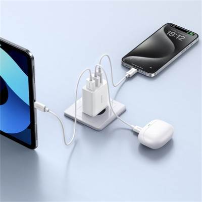 Baseus Cube hálózati gyorstöltő 30W, USB-C + 2×USB, fehér Baseus Cube hálózati gyorstöltő 30W, USB-C + 2×USB, fehér