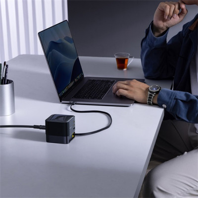 Baseus Super GaN töltőállomás 100W – 1×USB-A + 2×USB-C + USB-C automata behúzós kábel (fekete)